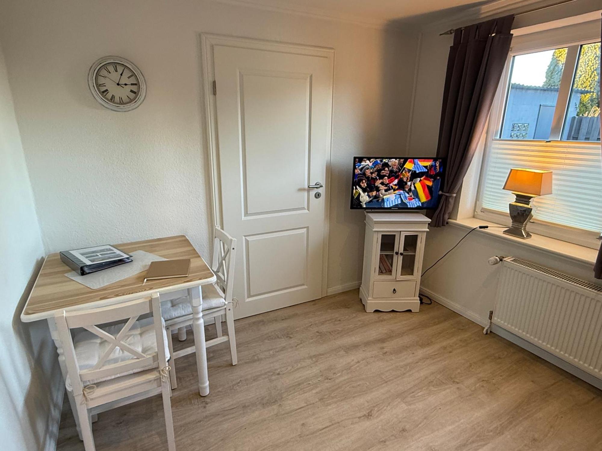 Ferienwohnung „Ole Karkenwech“ Husum-Roedemis Husum  Exterior photo